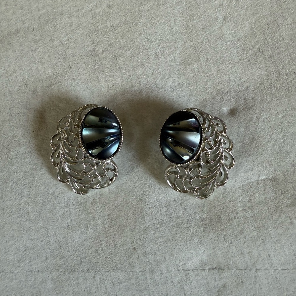 Vintage 1962 Sarah Coventry ROYAL PLUMAGE earrings